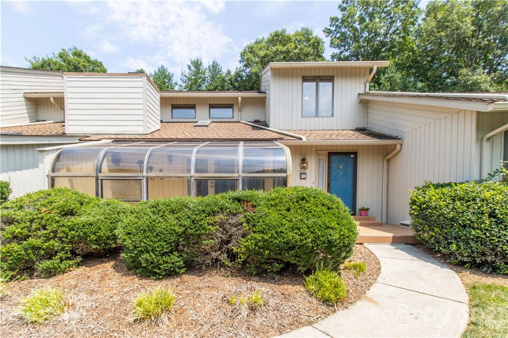 108 Cloverleaf Lane