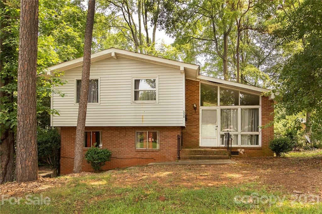 1228 Clanton Road