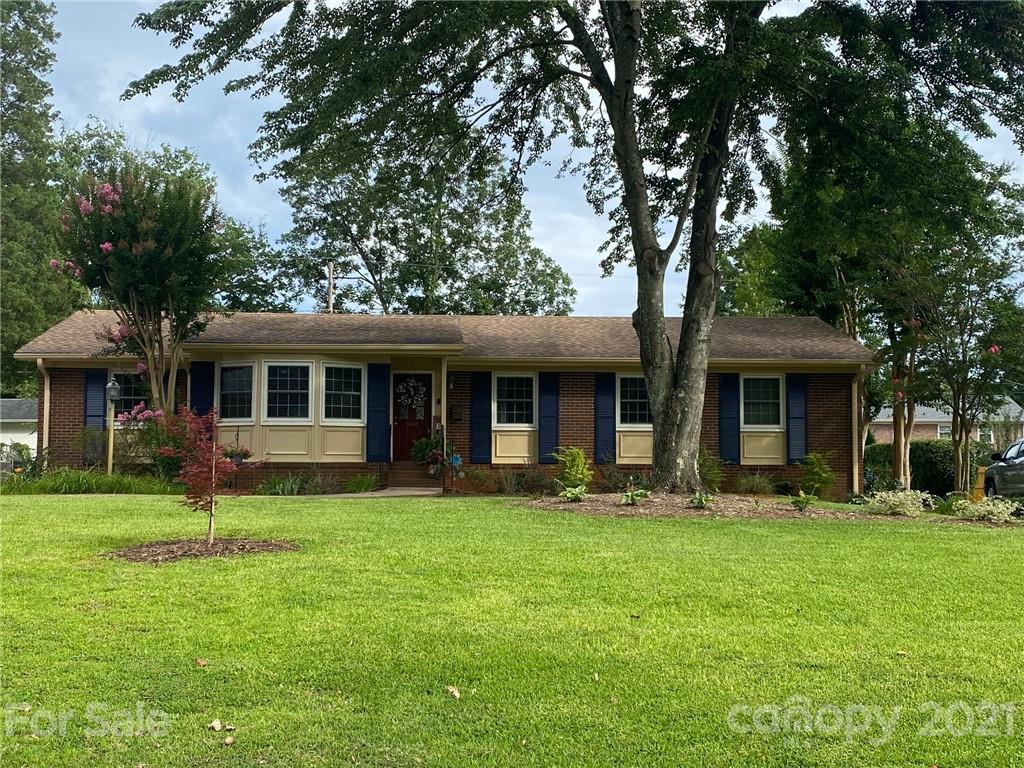 3330 Woodleaf Road