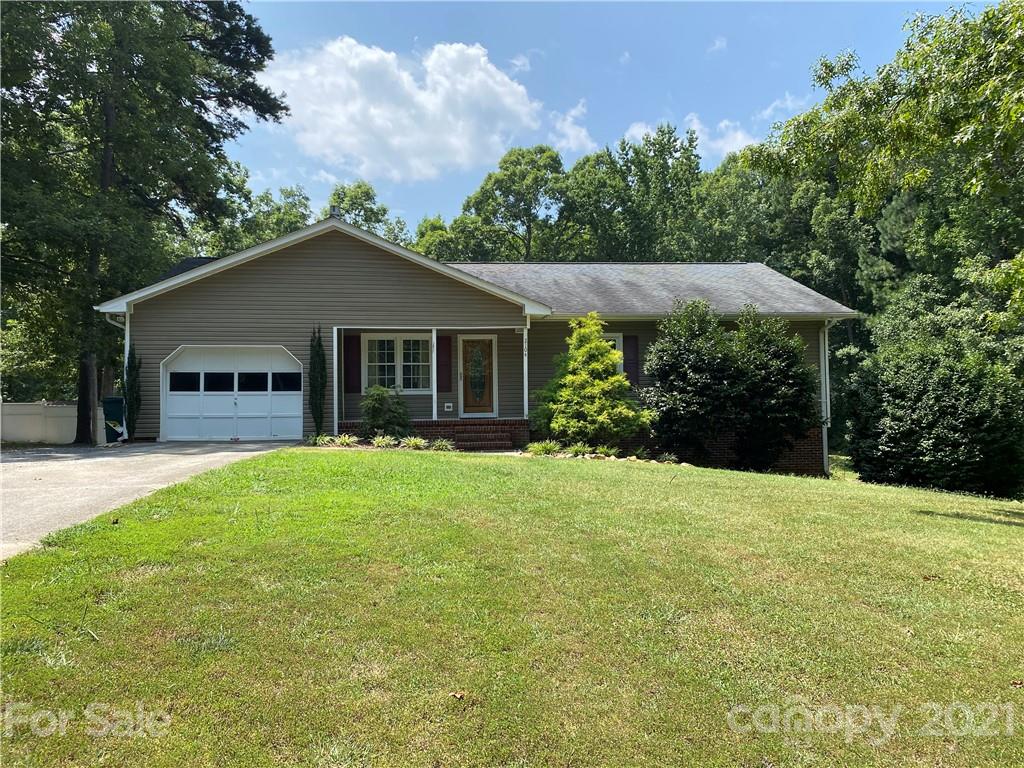 2104 Woodhurst Lane