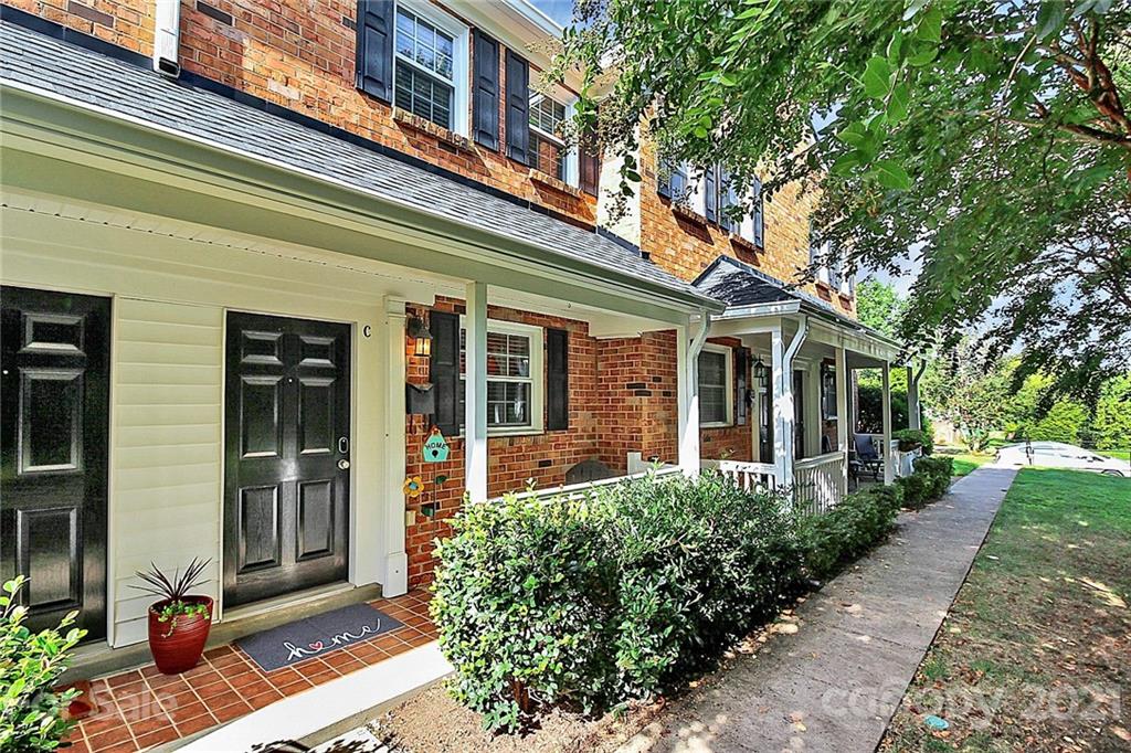 1218 Green Oaks Lane