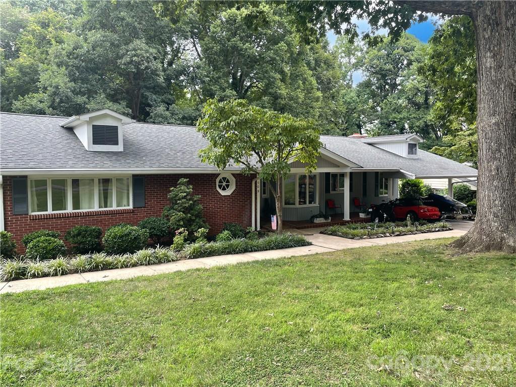 409 Thomas Trail