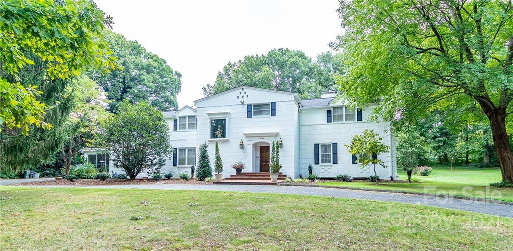 1025 Woodland Drive