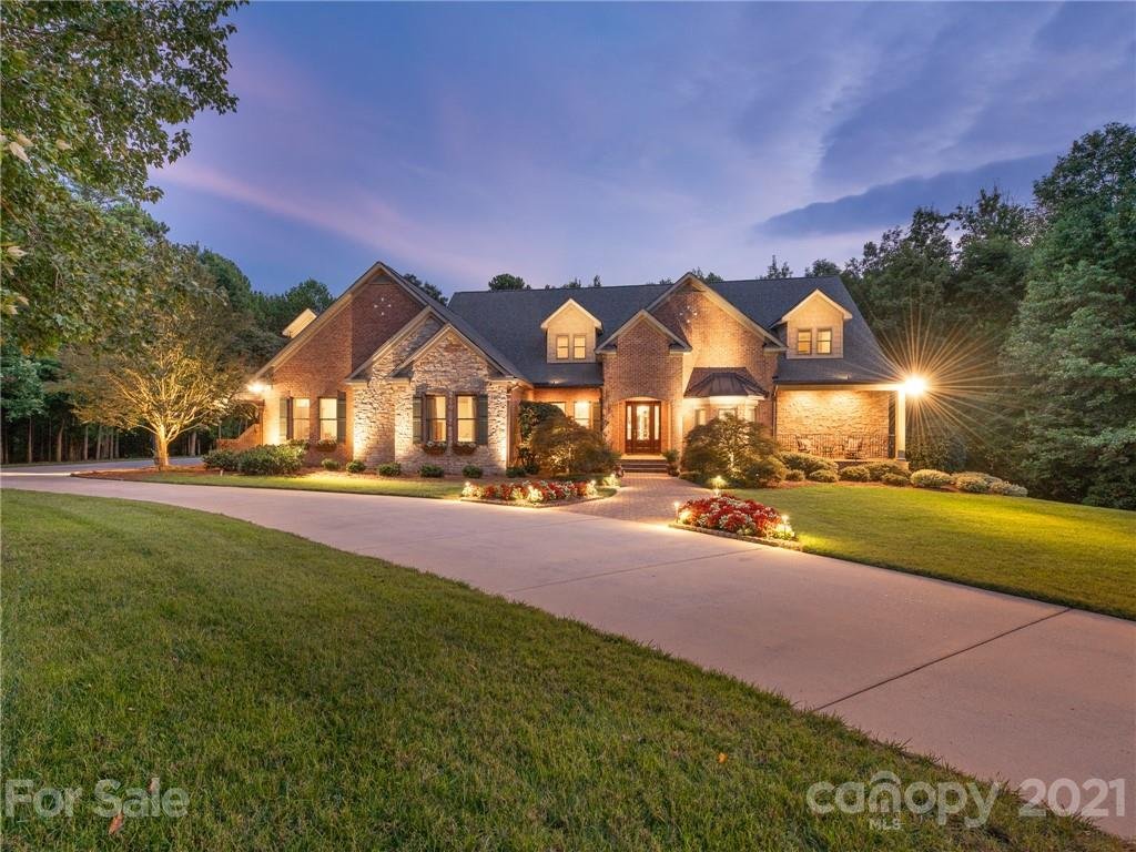 1016 Estate Lane