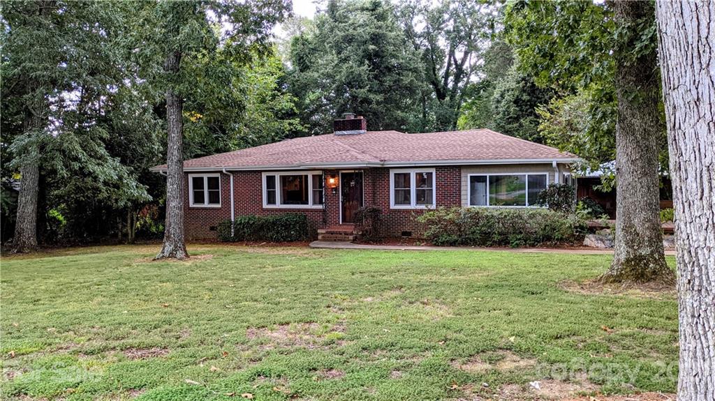 611 Country Club Drive