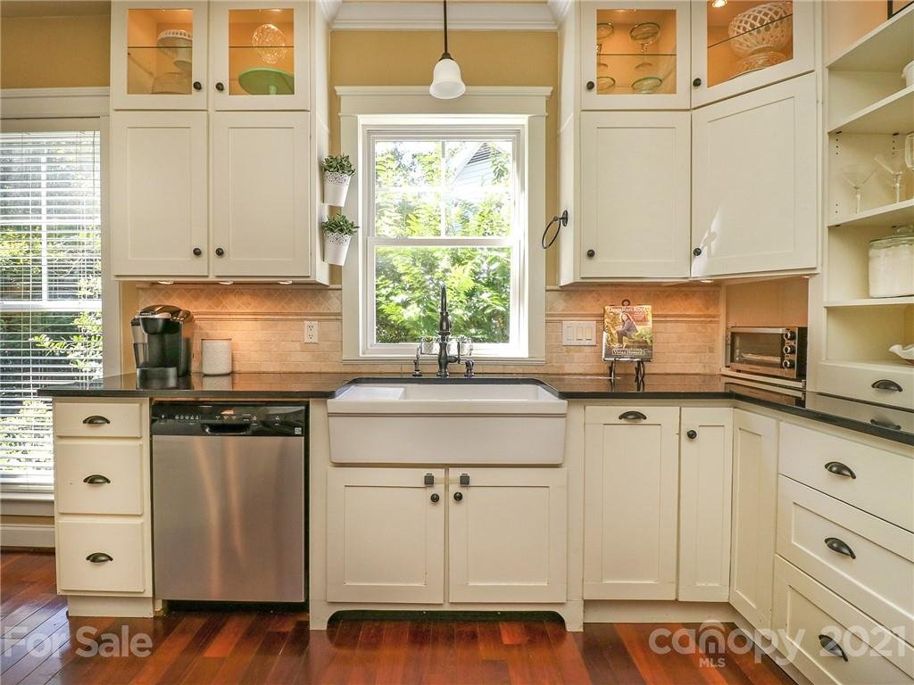 3008 Parker Green Trail