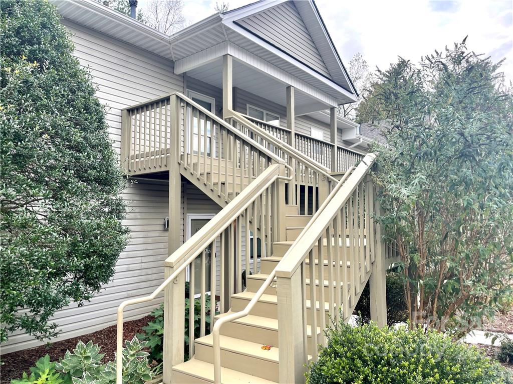 606 Carlyle Way