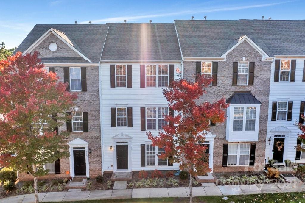 15744 Kensington Palace Lane