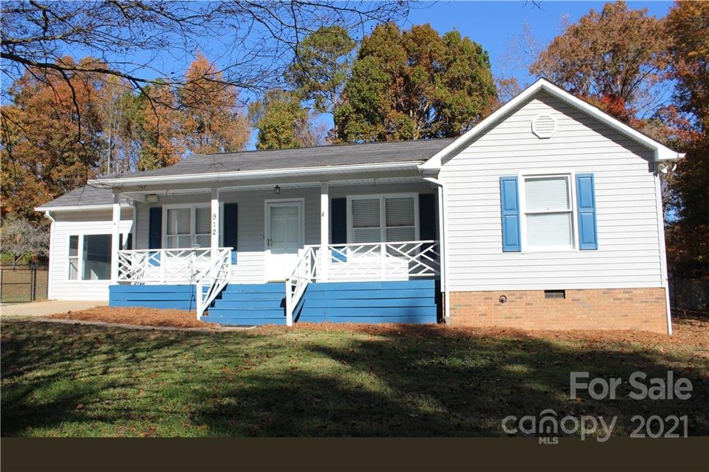 912 Edgewater Drive