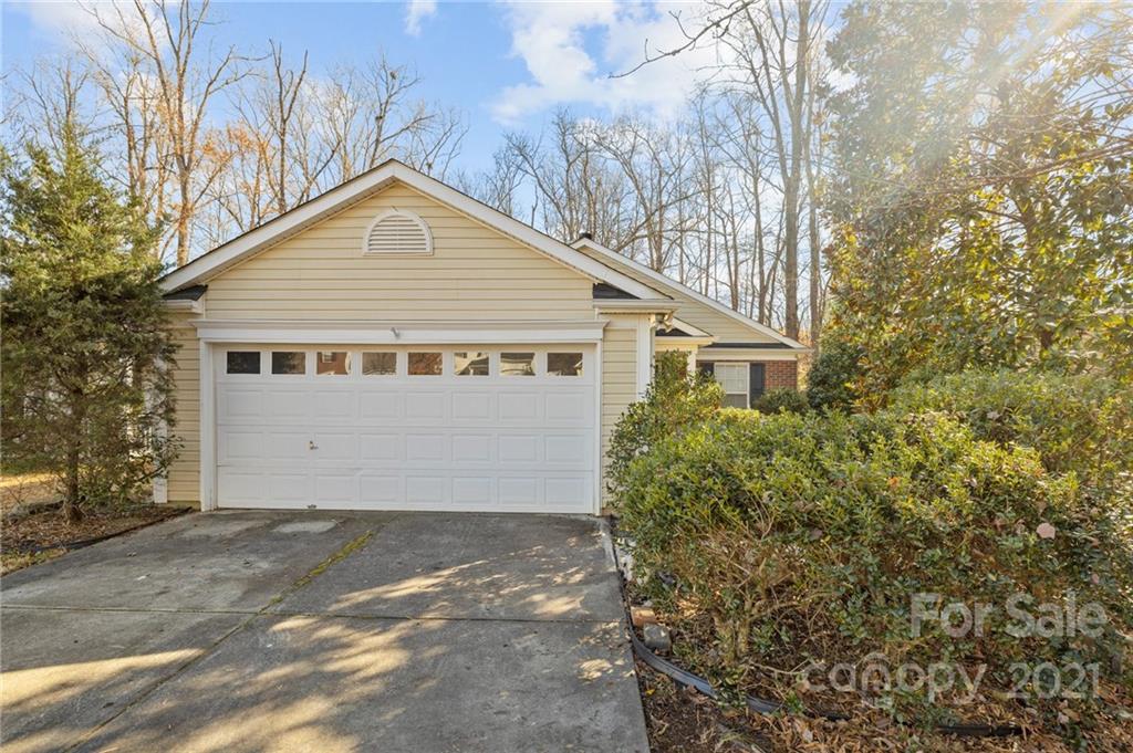 12104 Stewarts Crossing Drive