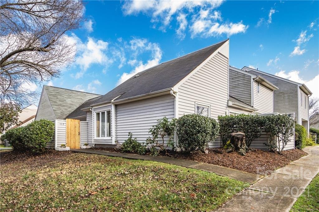 1612 Hollow Drive