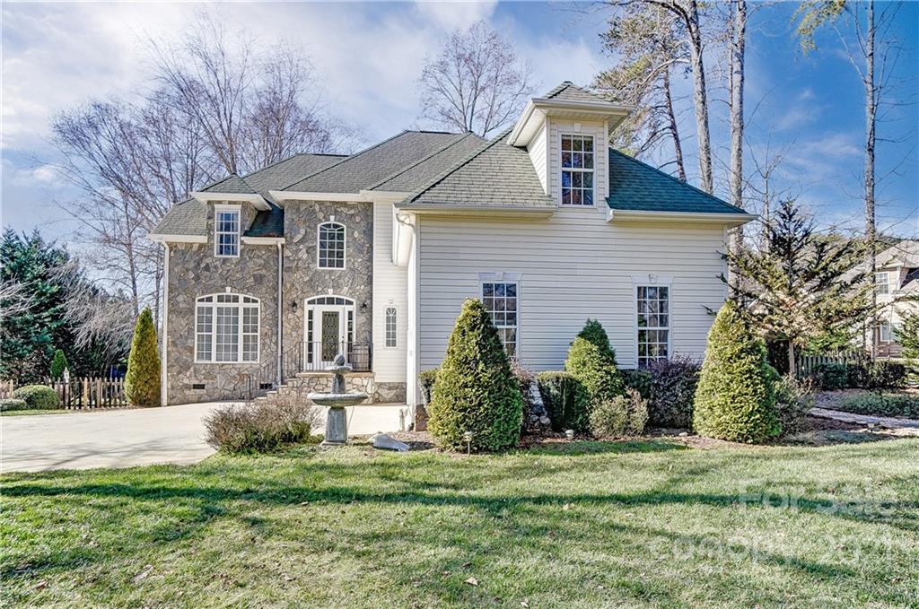 106 Poinsettia Lane