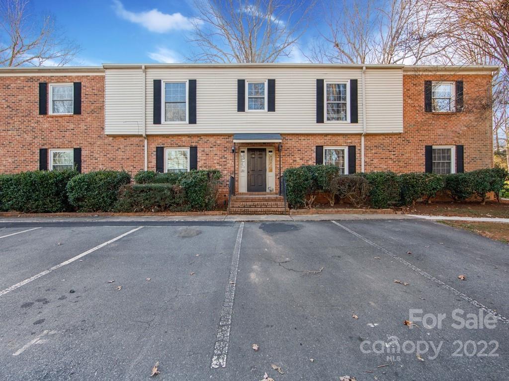5927 Quail Hollow Road