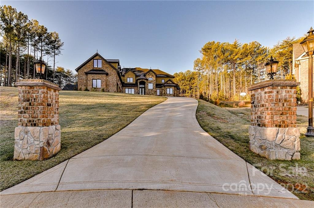 7946 Norman Pointe Drive