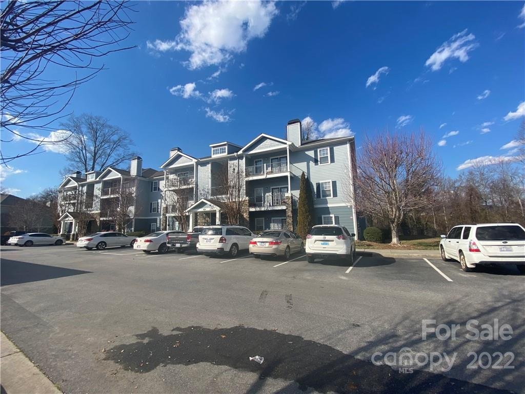 400 Vista Lake Drive 001