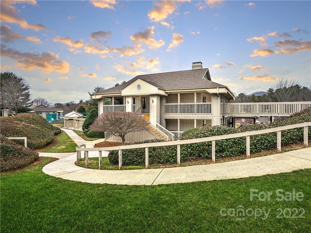 2105 Abbey Circle