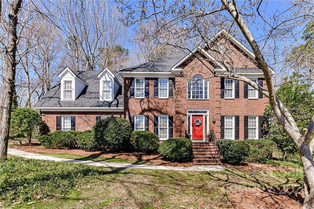 915 Waterview Lane