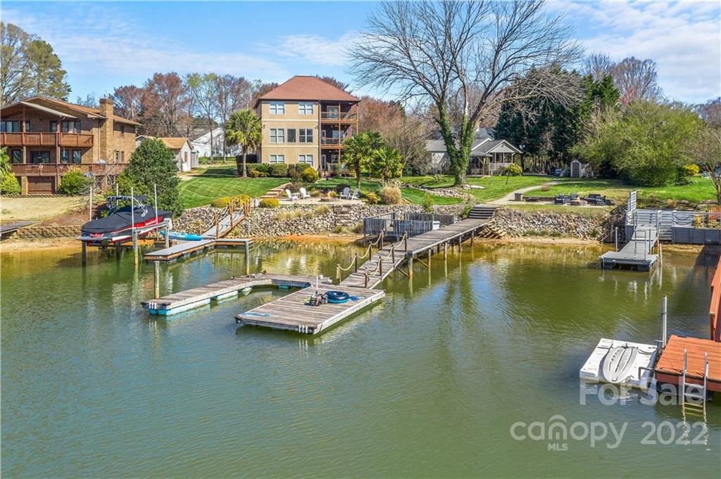 287 Commodore Loop