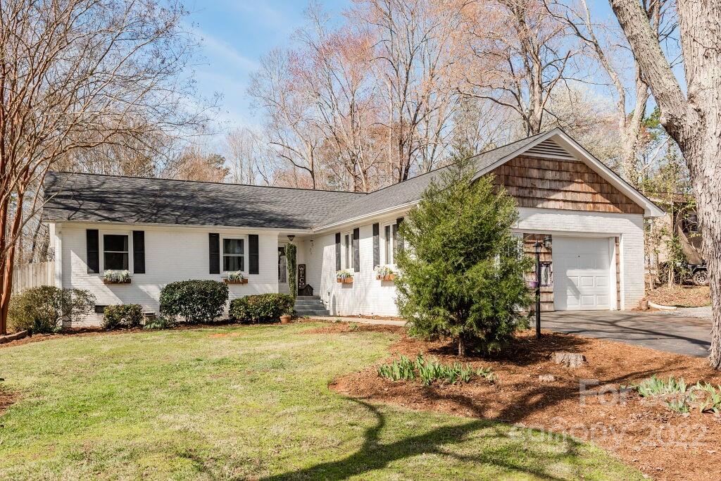 6111 Northlake Drive