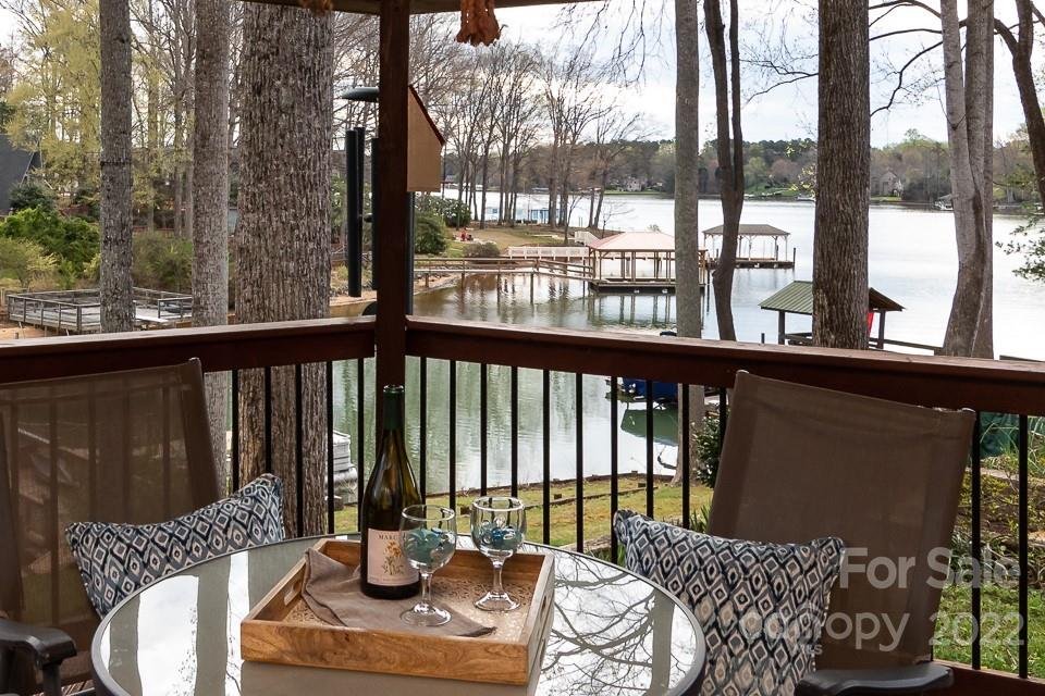 8016 Lakeview Drive