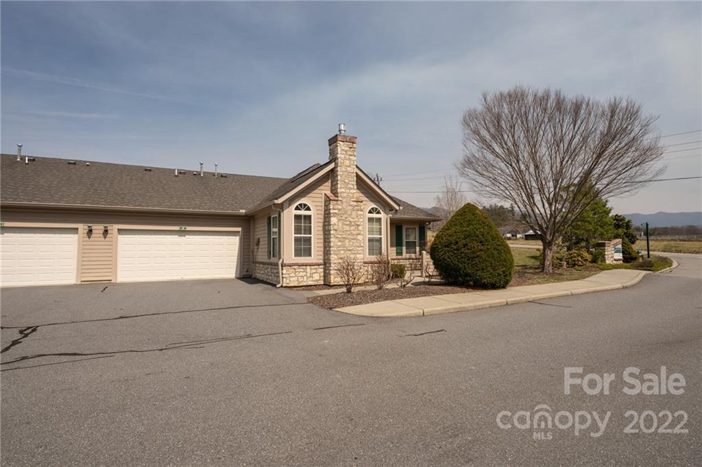 4 Valley Trace Lane