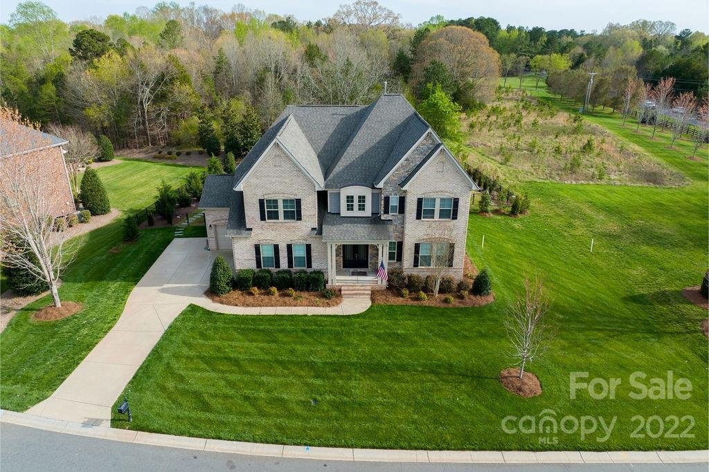 1006 Lake Forest Drive