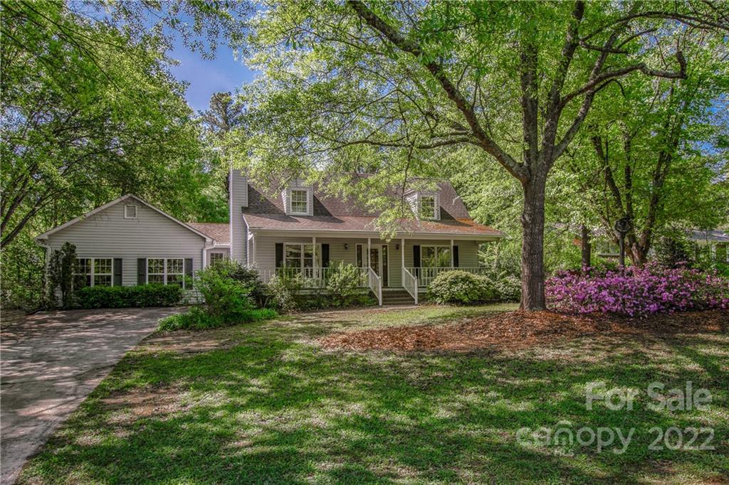 683 Lakeside Drive