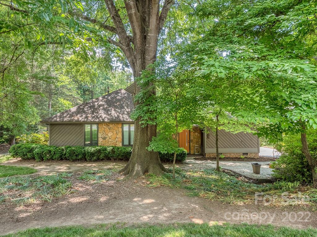 5709 Trimmings Court