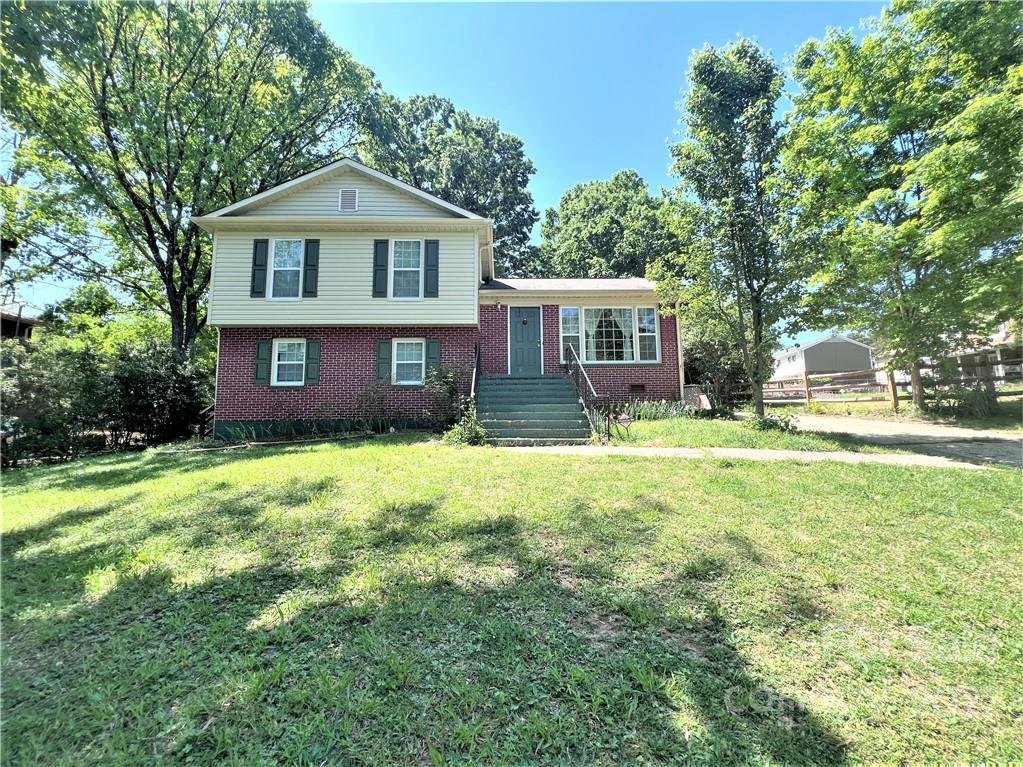 2711 Cedarwild Road