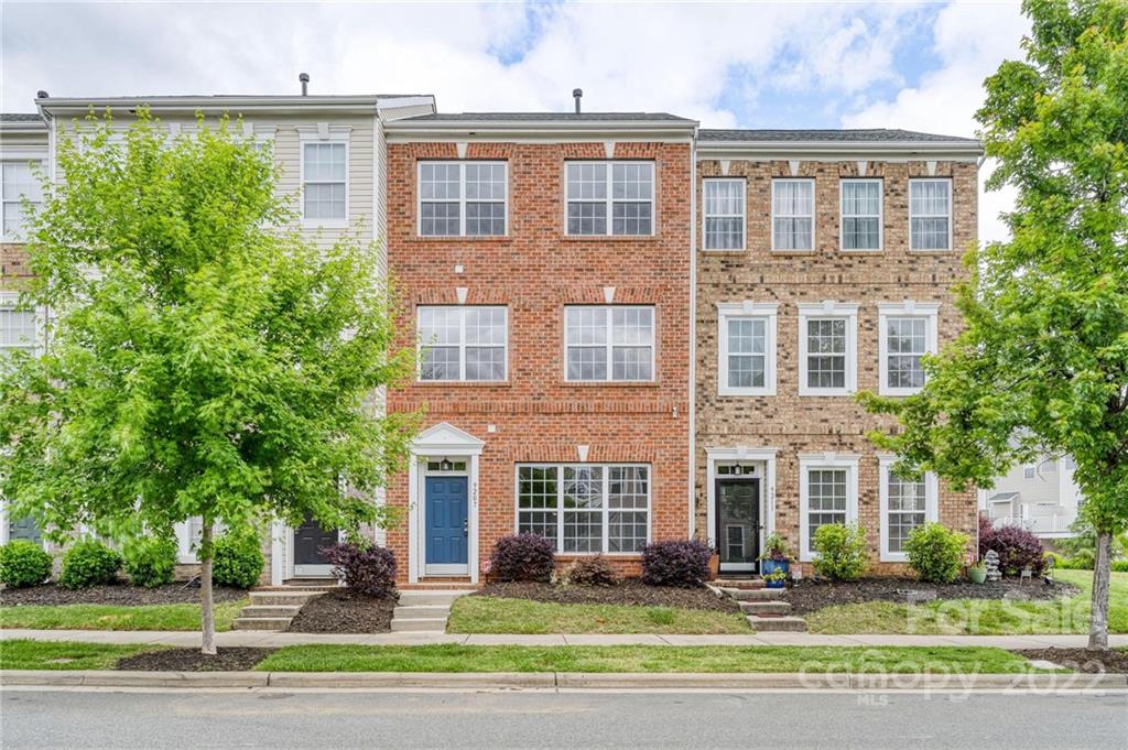 9207 Lenox Pointe Drive