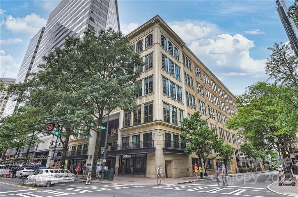 127 N Tryon Street 513