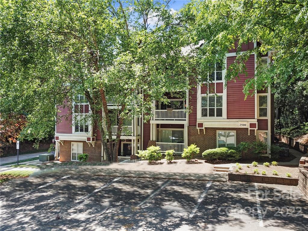 2500 Cranbrook Lane