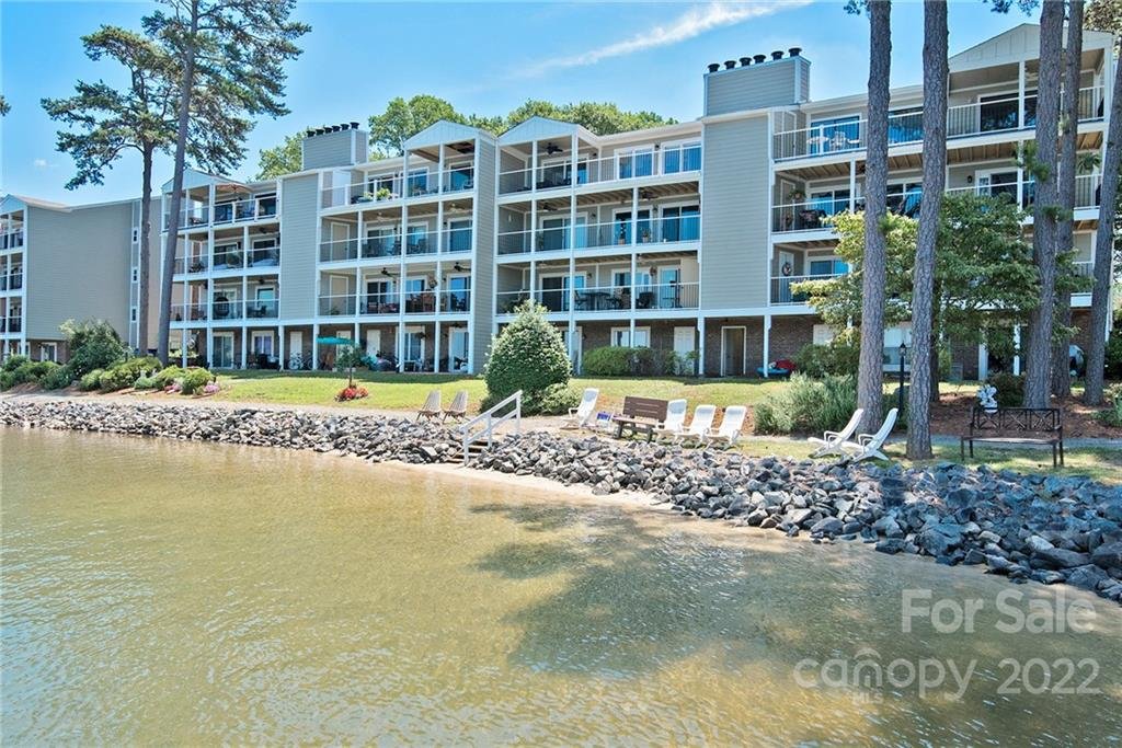 20407 Harborgate Court 404
