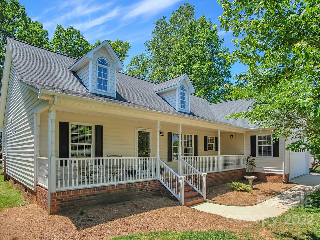 276 Ingonish Drive