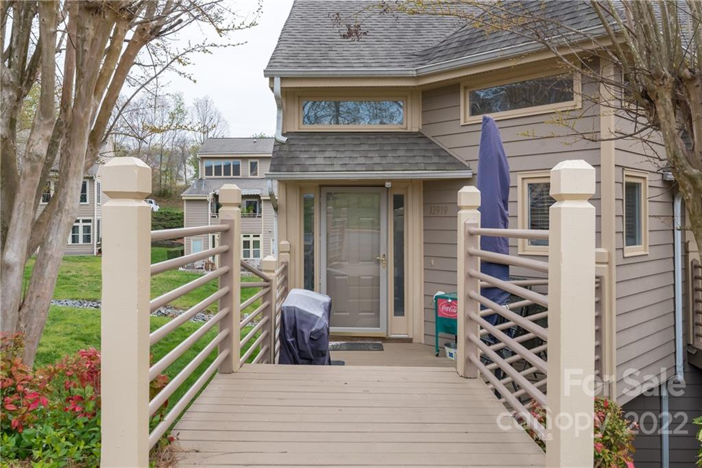 13919 Queens Harbor Road