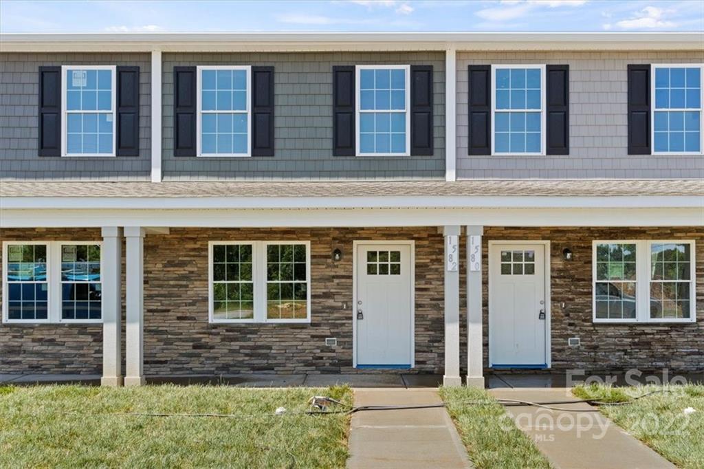1582 Oak Leaf Drive