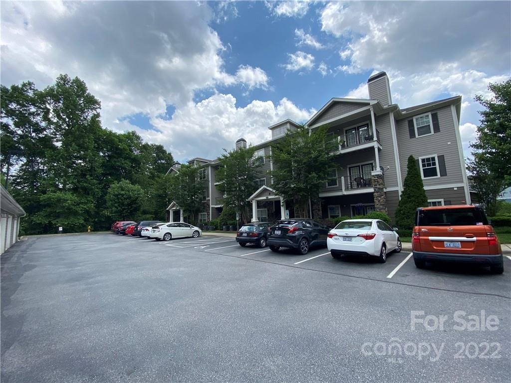 900 Vista Lake Drive 204