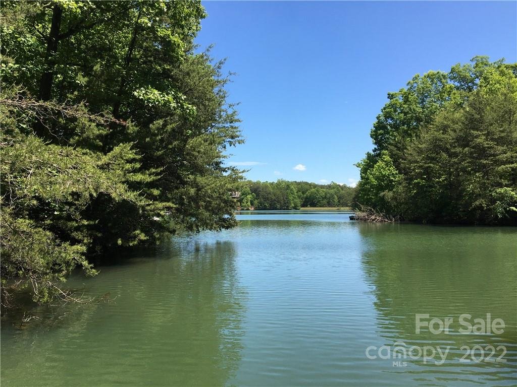 99999 Lake Wood Drive 82