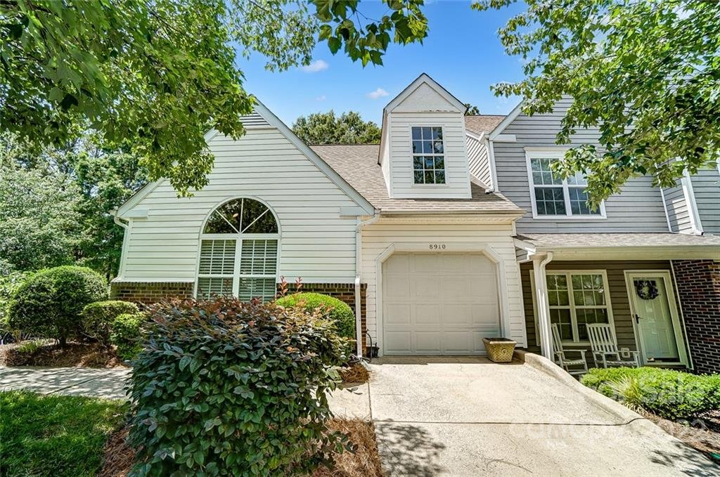 8910 Roseton Lane