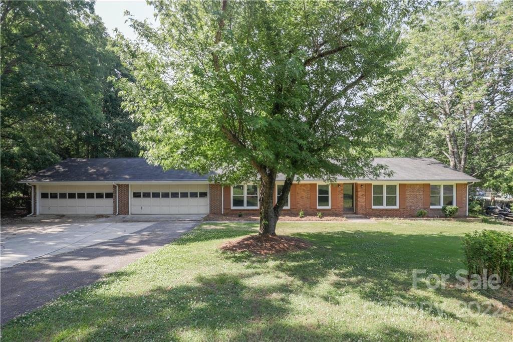 2054 Woodcrest Circle