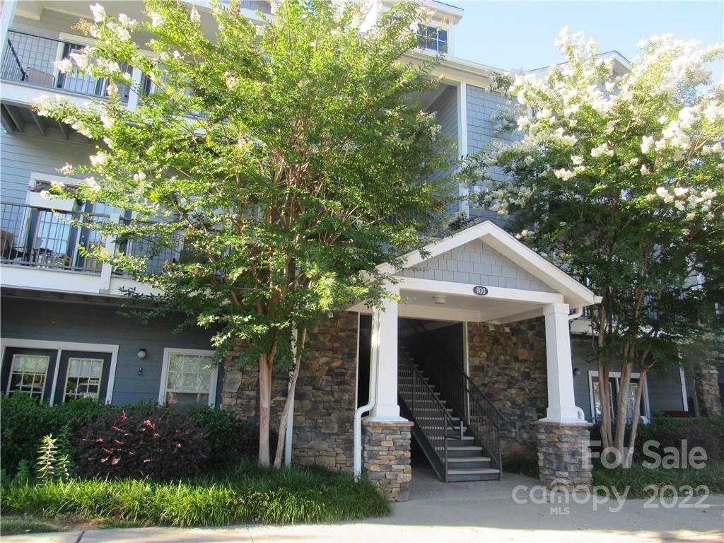 600 Vista Lake Drive