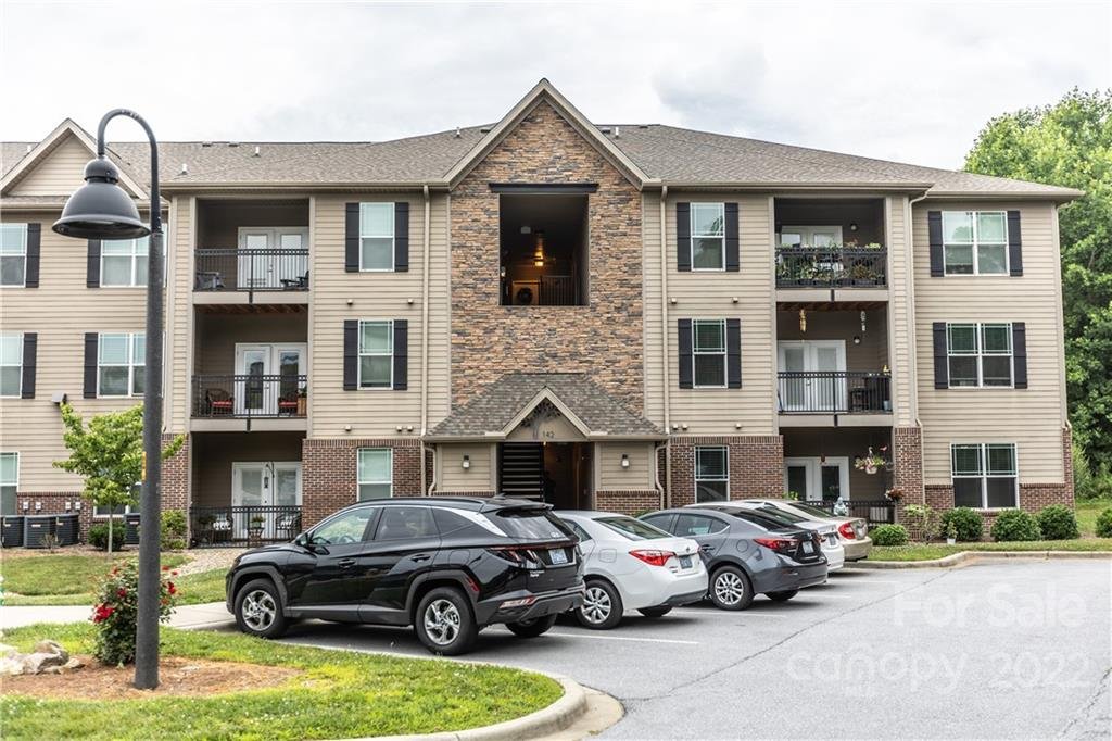 142 Brickton Village Circle 108