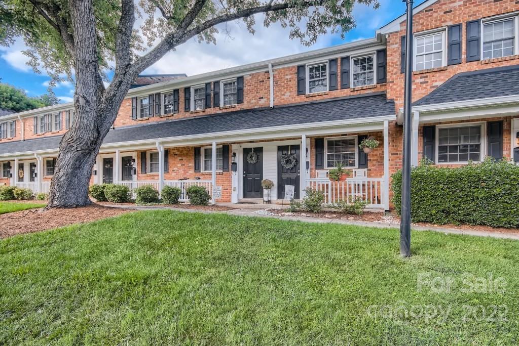 1330 Green Oaks Lane