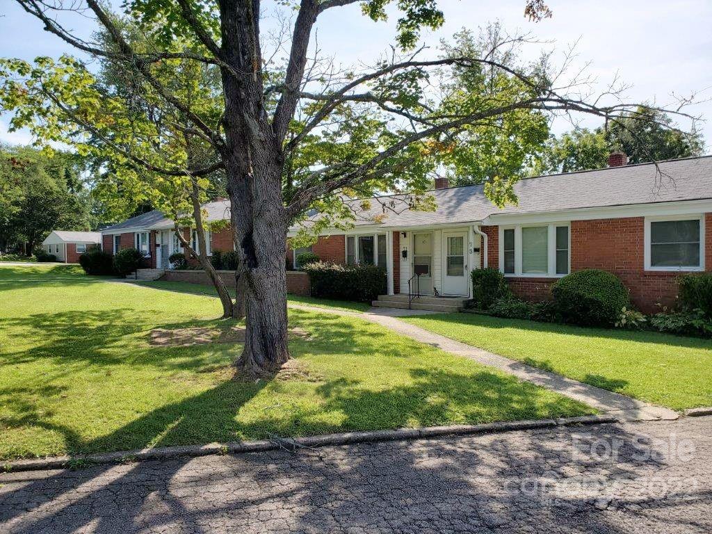 71 Trowbridge Lane