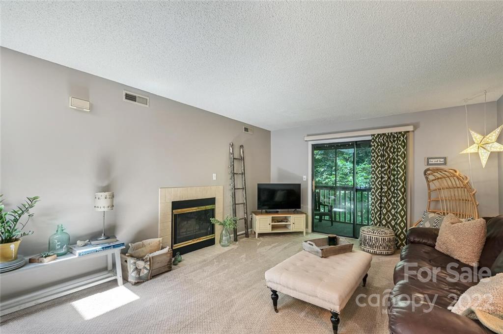 1704 Abbey Circle