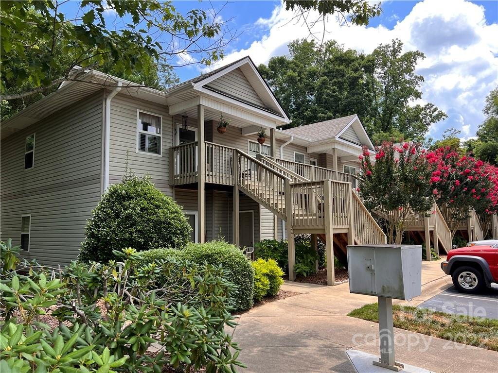 107 Carlyle Way