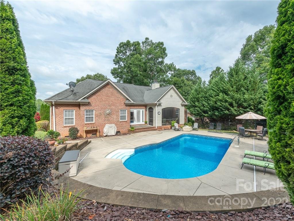 3622 Maple Brook Drive