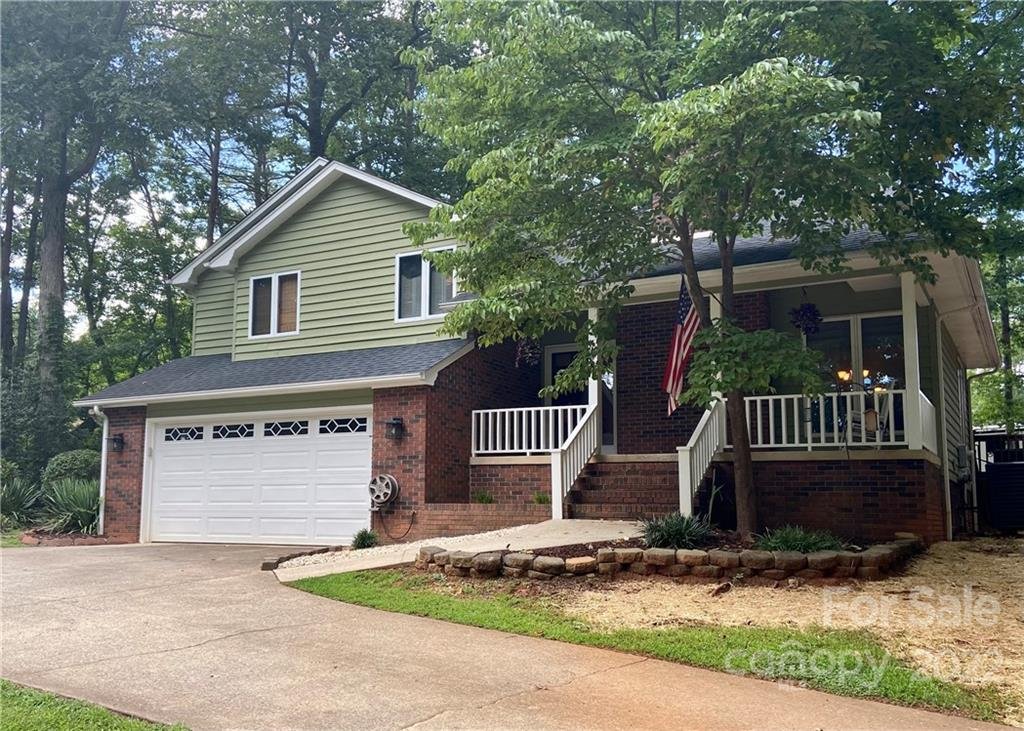2814 Woodstream Drive