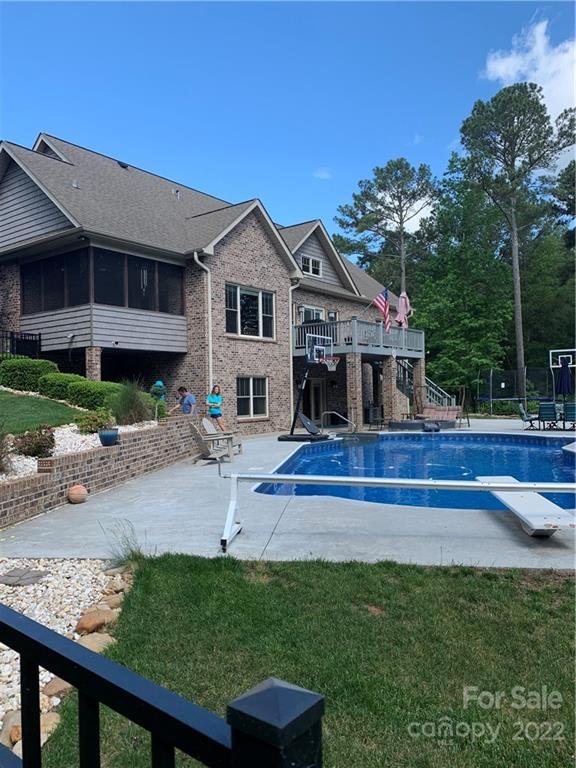 220 Riverwalk Drive