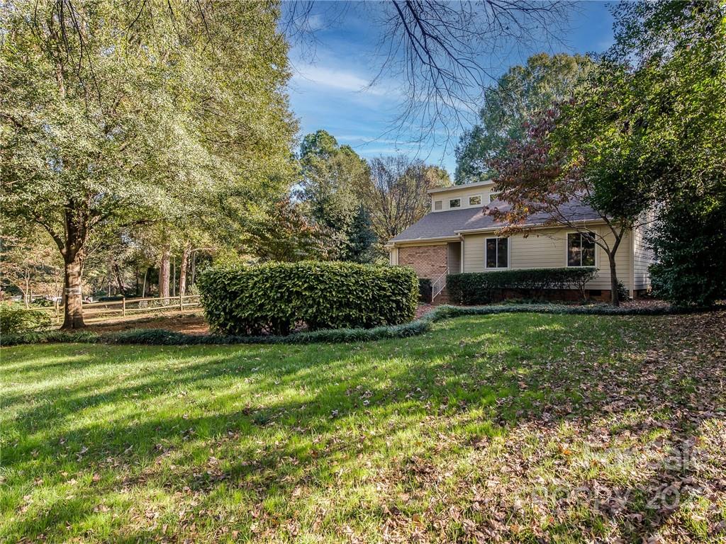 1208 Wandering Way Drive